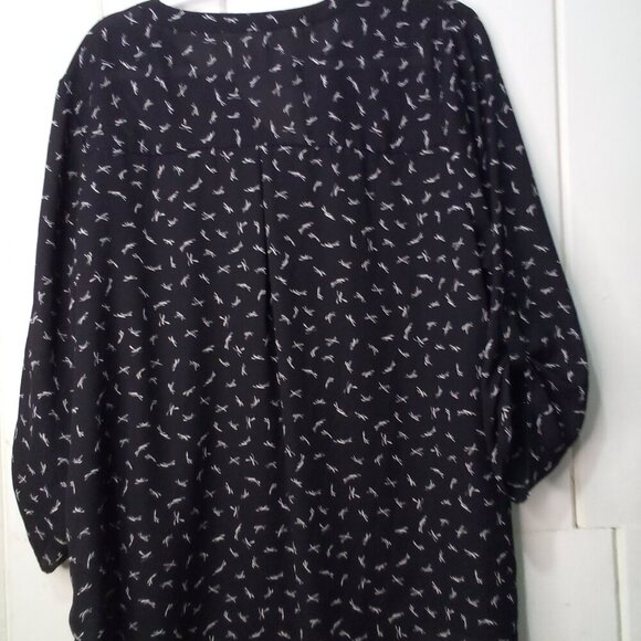 Maurices Blouse 1 1X Half Sleeve Shoulder Cut-Out Zipper Pattern Black White - Picture 16 of 16